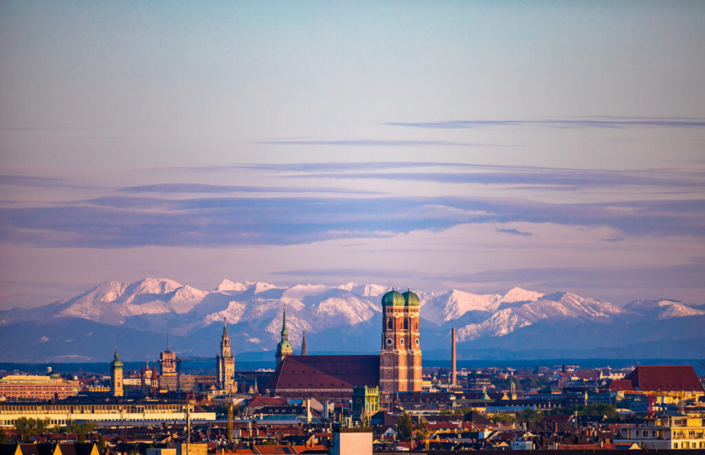 Alpine sightseeing flight Munich with a view on the Frauenkirche