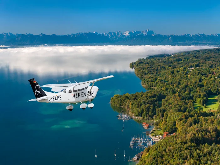 Rundflug über Augsburg in Bayern mit ALPEN AIR um den Starnberger See