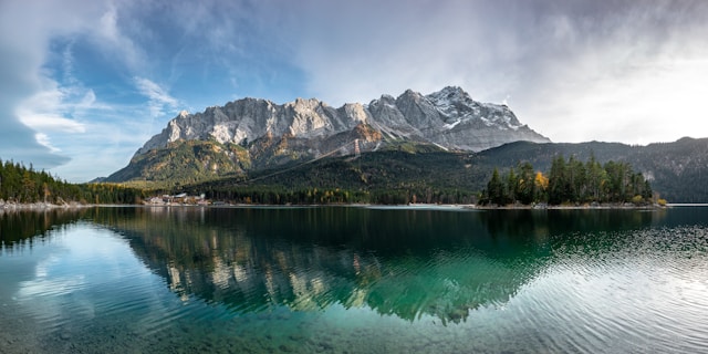 Hochzeit Bayern Location mit Eibsee Zugspitze und Alpenblick