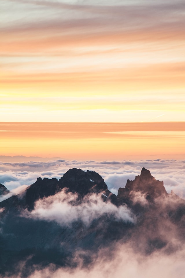 Ausflugsziele Bayern Geheimtipp aus der Luft mit Berggipfeln und Wolken