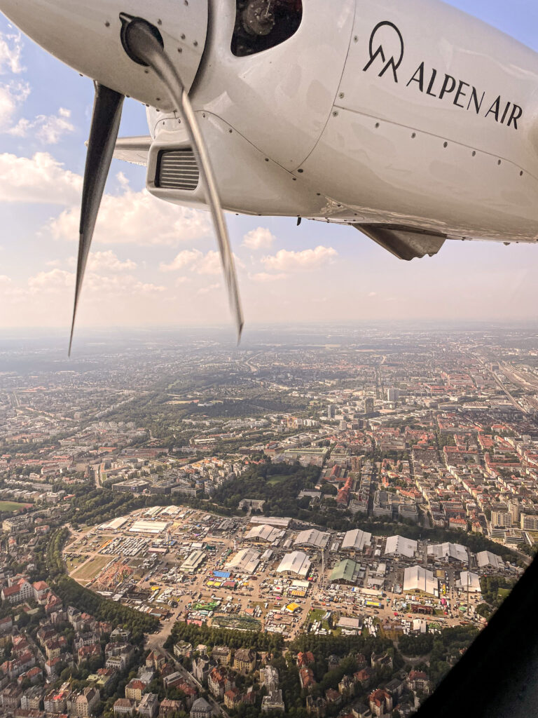 München aus dem Flugzeug mit Blick auf die Theresienwiese