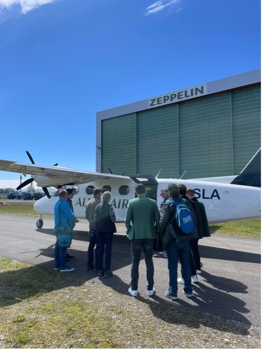 Rundflug ab München mit Treffpunkt am ALPEN AIR Flugzeug vor dem Start