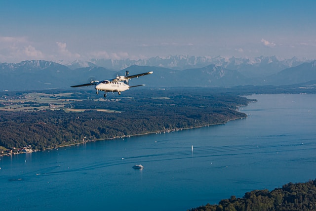 Rundflug Kosten im Routenvergleich mit ALPEN AIR Flug über See und Alpen