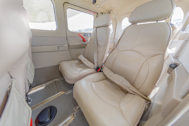 Rundflug Ablauf mit ALPEN AIR Kabine Sitzplätzen und Fensterplätzen