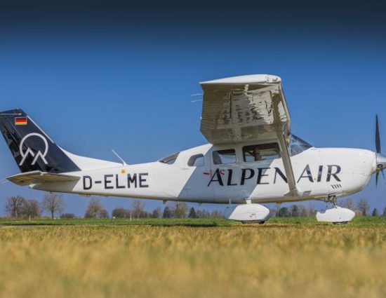 Alpen Air Cessna T206H Flugzeug MaschineFlug Cessna Rundflug Sightseeing München Neuschwanstein