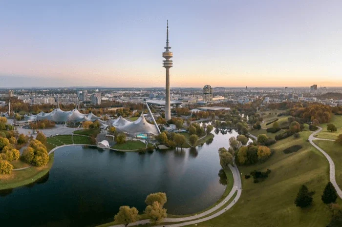München, Olympiapark und Olympiasee